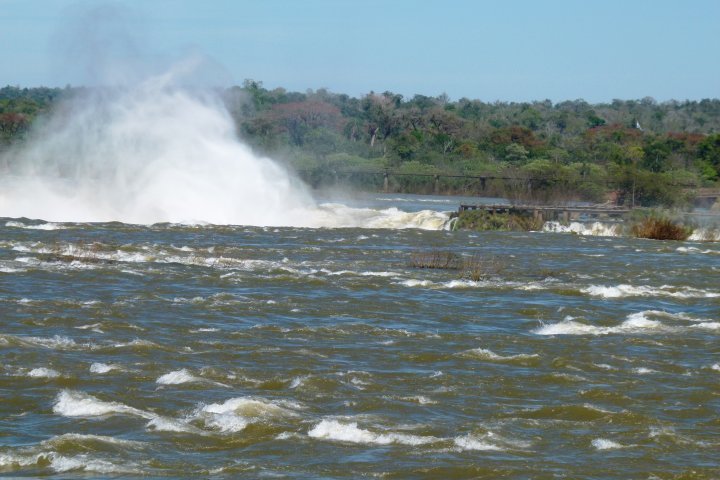 Les chutes IGUAZU côtés brésilien et Argentin...