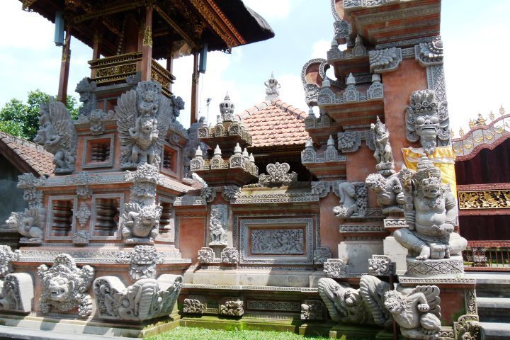 Plage de Sanur et village d'Ubud
