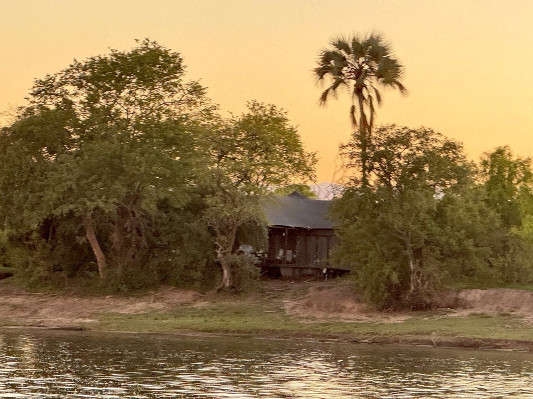 Notre « tente » au coucher de soleil