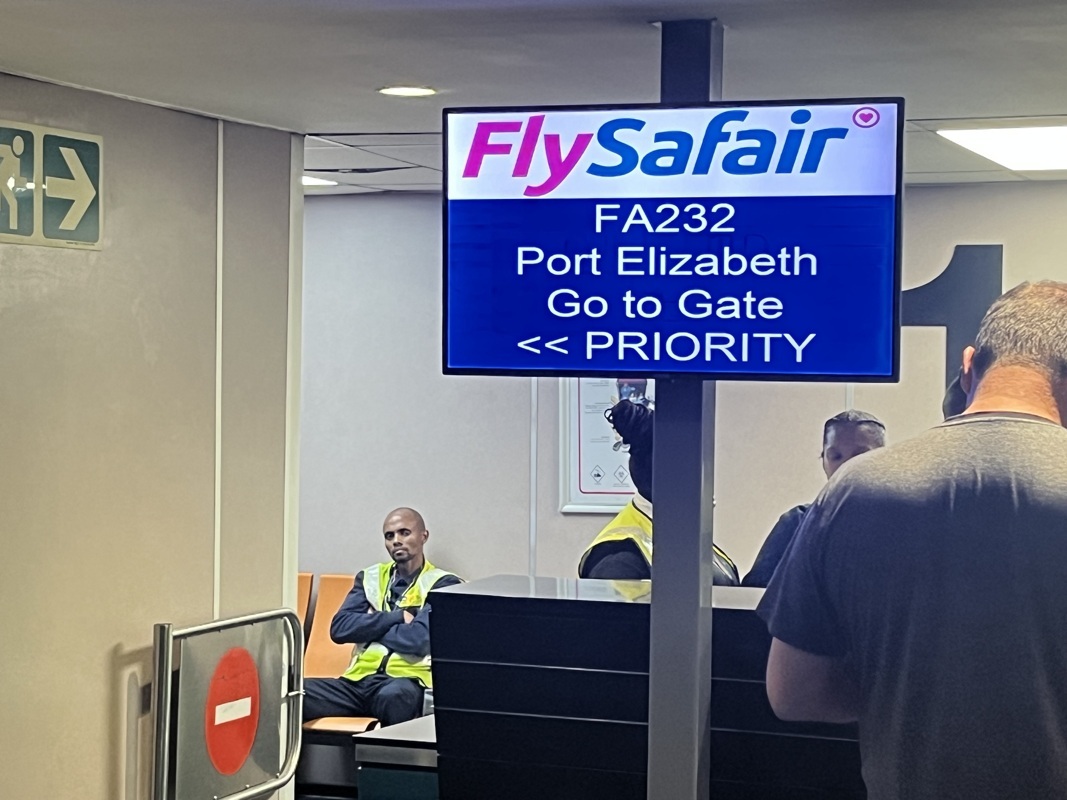 Attente vol Johannesburg pour port Élisabeth