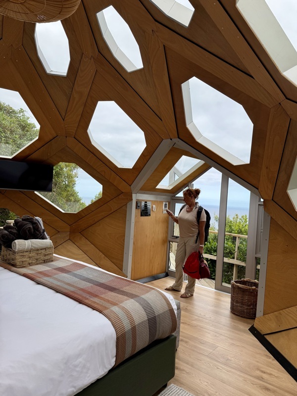 bain chaud d'eau naturelle chargée en fer (d'ou la couleur)