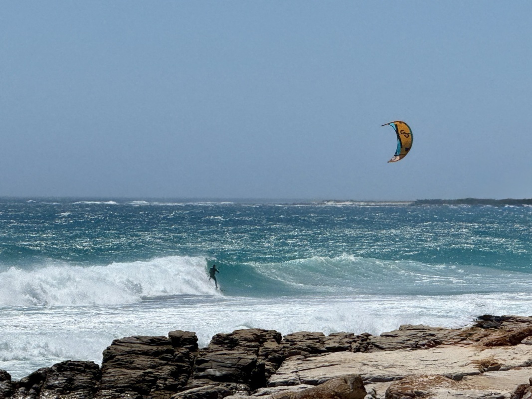 observé 15', tres fort le kitesurfer