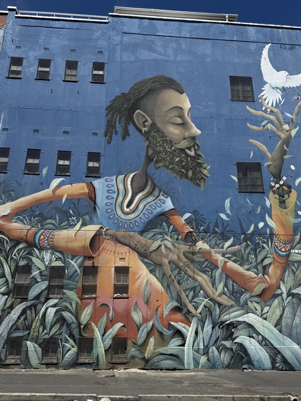 artiste français, la nature et la technologie...pourquoi? le bras.