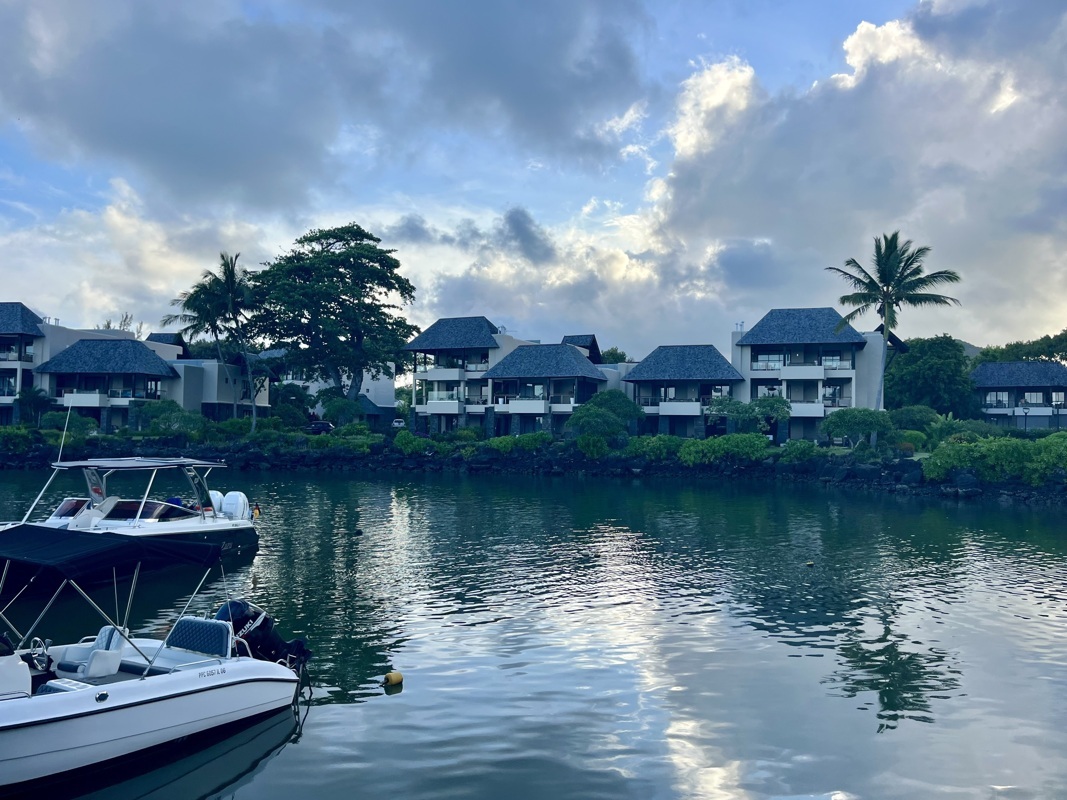 pontons devant notre appart (derriere en rdc 2 eme maison)