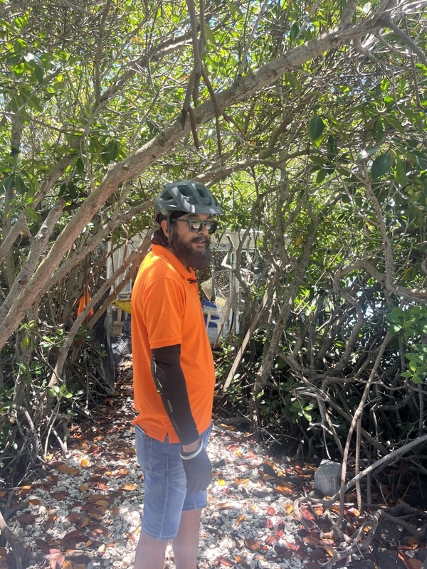 Parmeet notre guide vélo (pas des plus drôle)