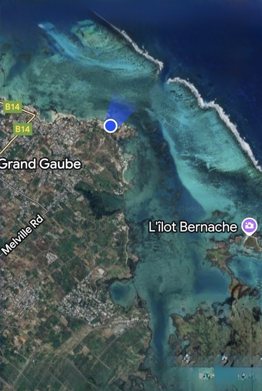 Plage publique magnifique sans personne