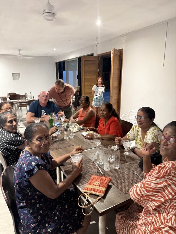 Un groupe de copines Tamoul, qui nagent ensemble le matin