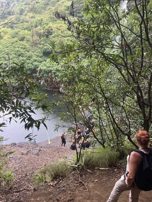 Canyoning, ils vont faire une tyrolienne