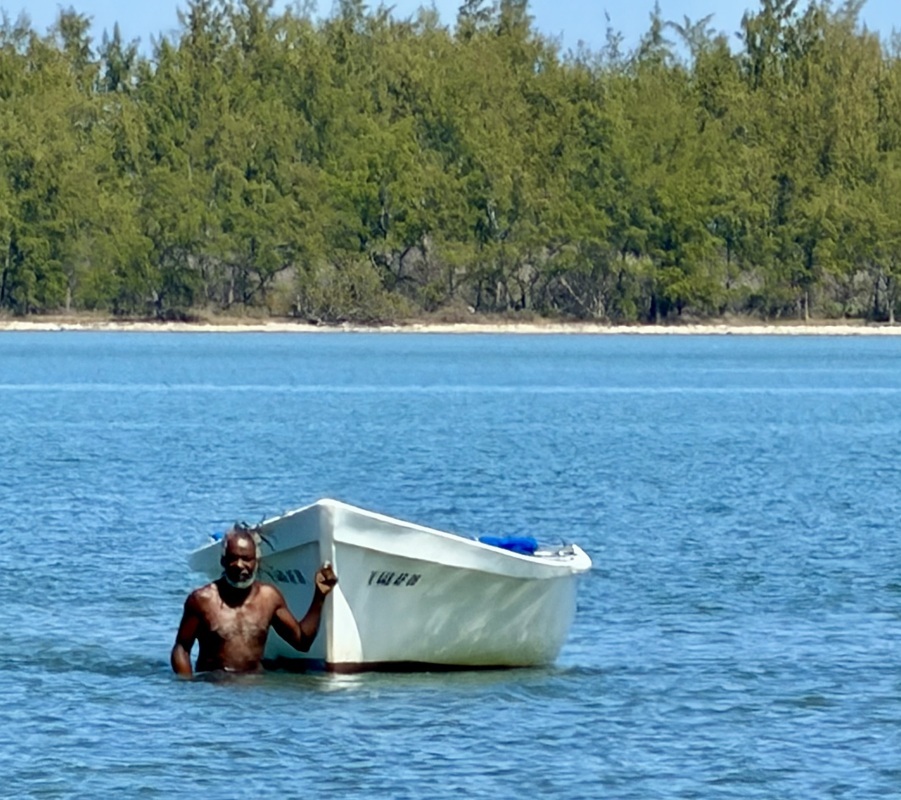 Mickael va chercher notre yacht